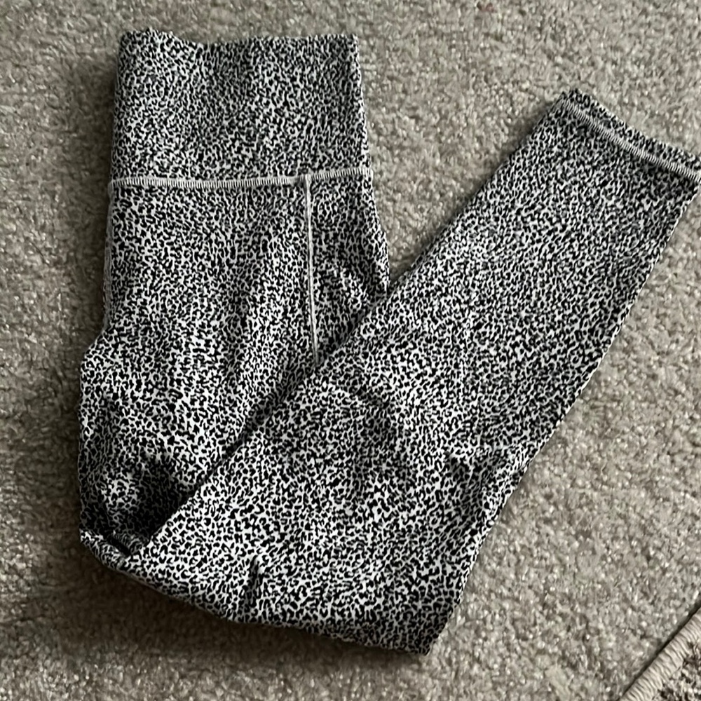 Athleta salutation stash pocket II tights